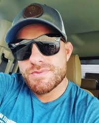 Alex R.